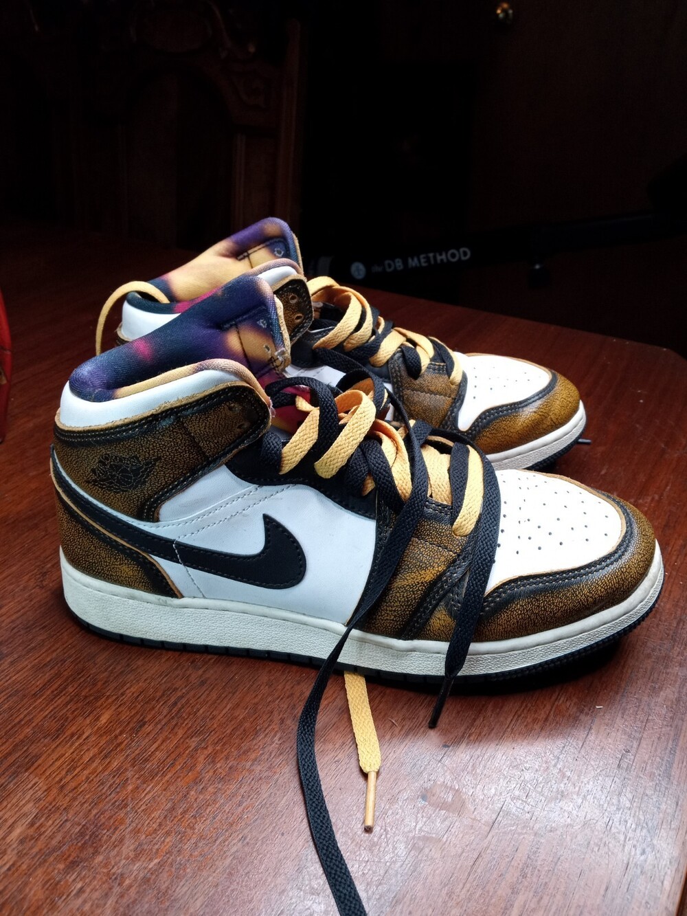 Nike Air Jordan 1 Mid SE Orange Wear Away GS DQ8418-071 Size 7Y Shoes